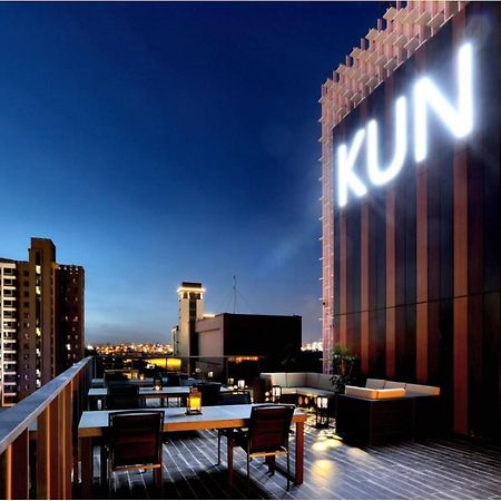Kun Hotel Taichung Bagian luar foto
