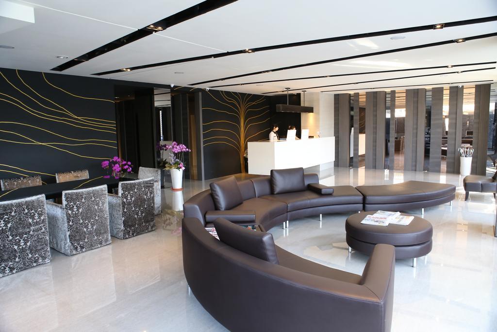Kun Hotel Taichung Bagian luar foto
