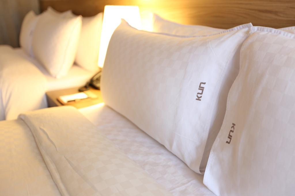 Kun Hotel Taichung Bagian luar foto