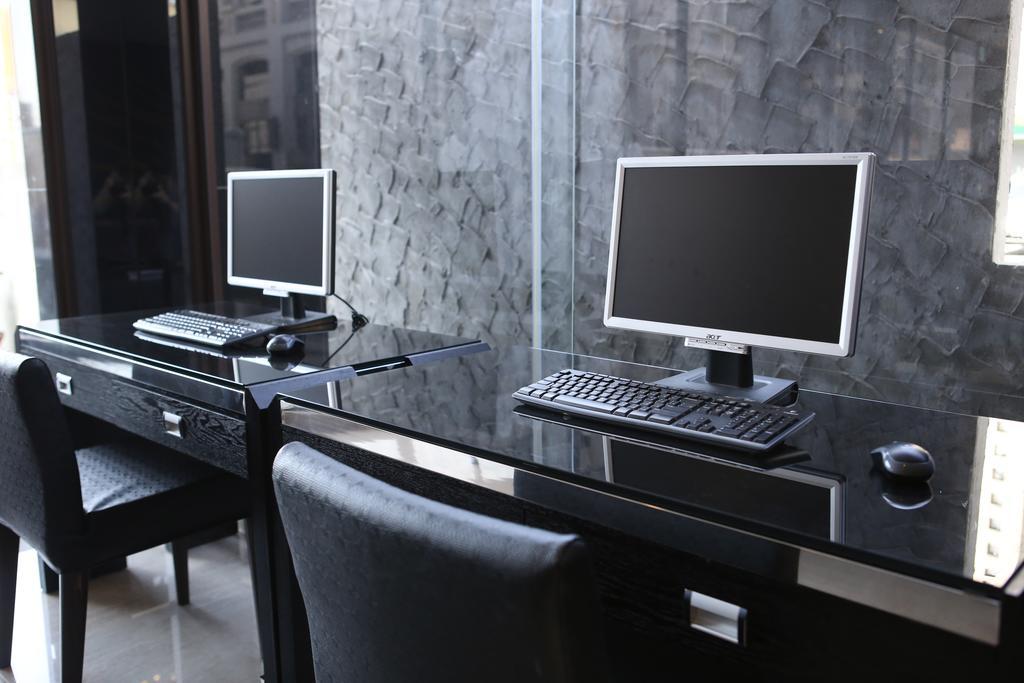 Kun Hotel Taichung Bagian luar foto