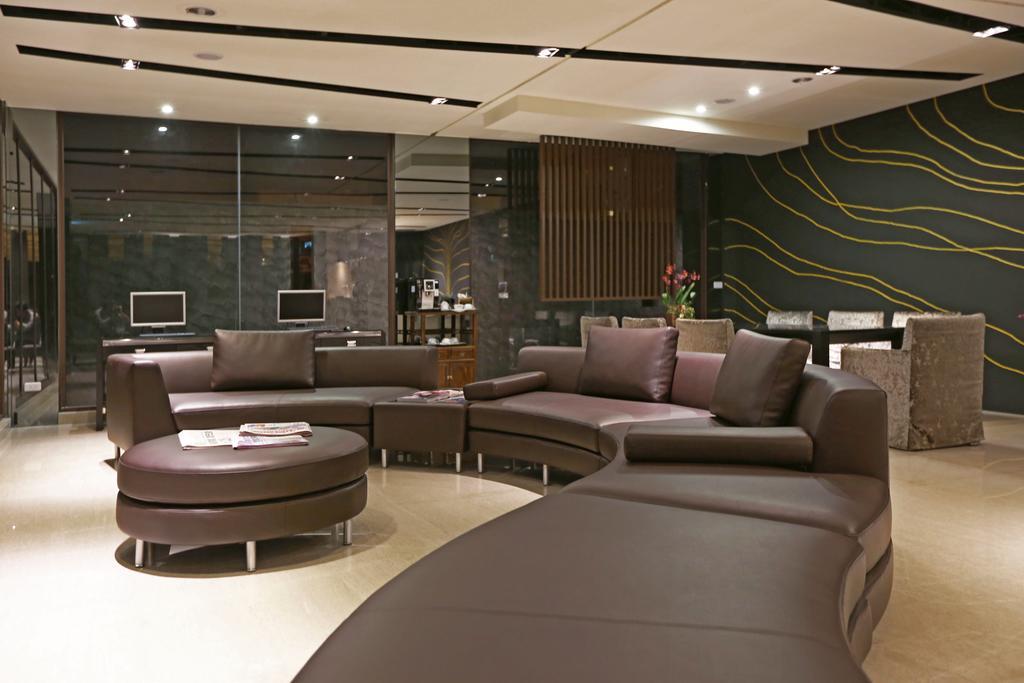 Kun Hotel Taichung Bagian luar foto