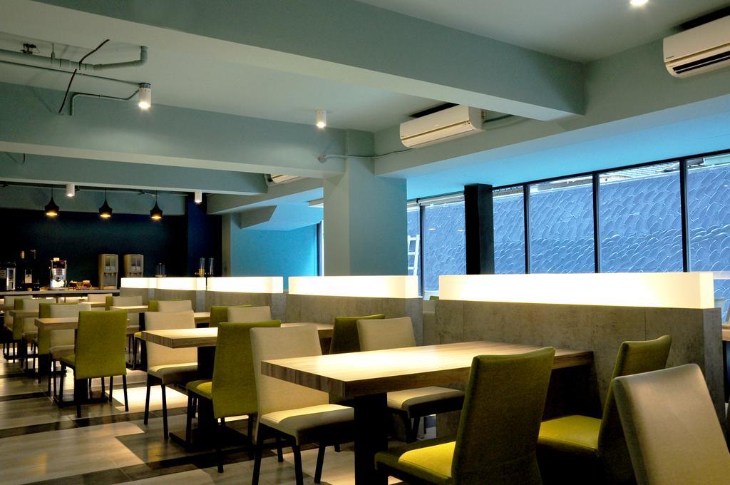 Kun Hotel Taichung Bagian luar foto