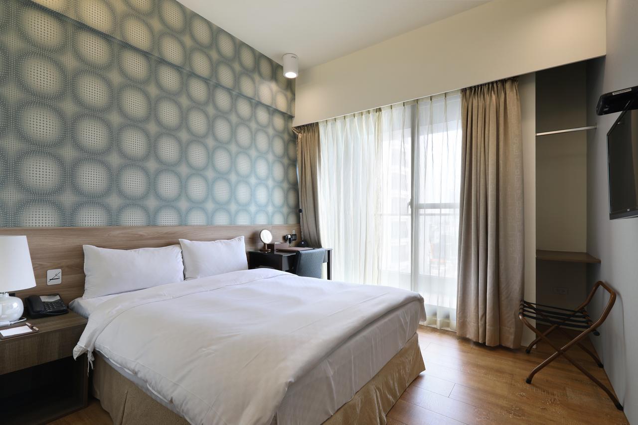 Kun Hotel Taichung Bagian luar foto