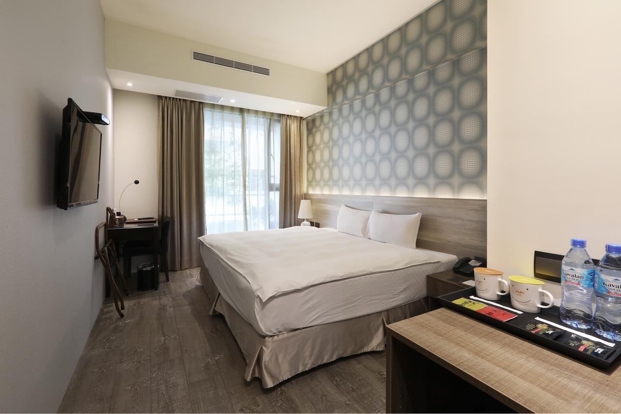 Kun Hotel Taichung Bagian luar foto