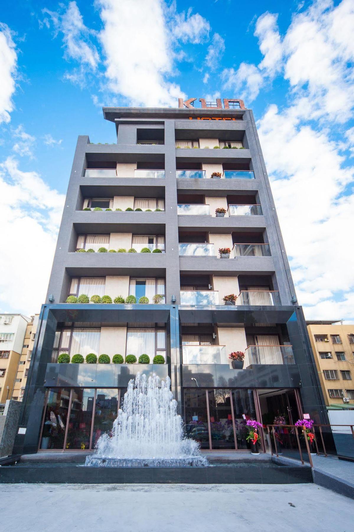 Kun Hotel Taichung Bagian luar foto