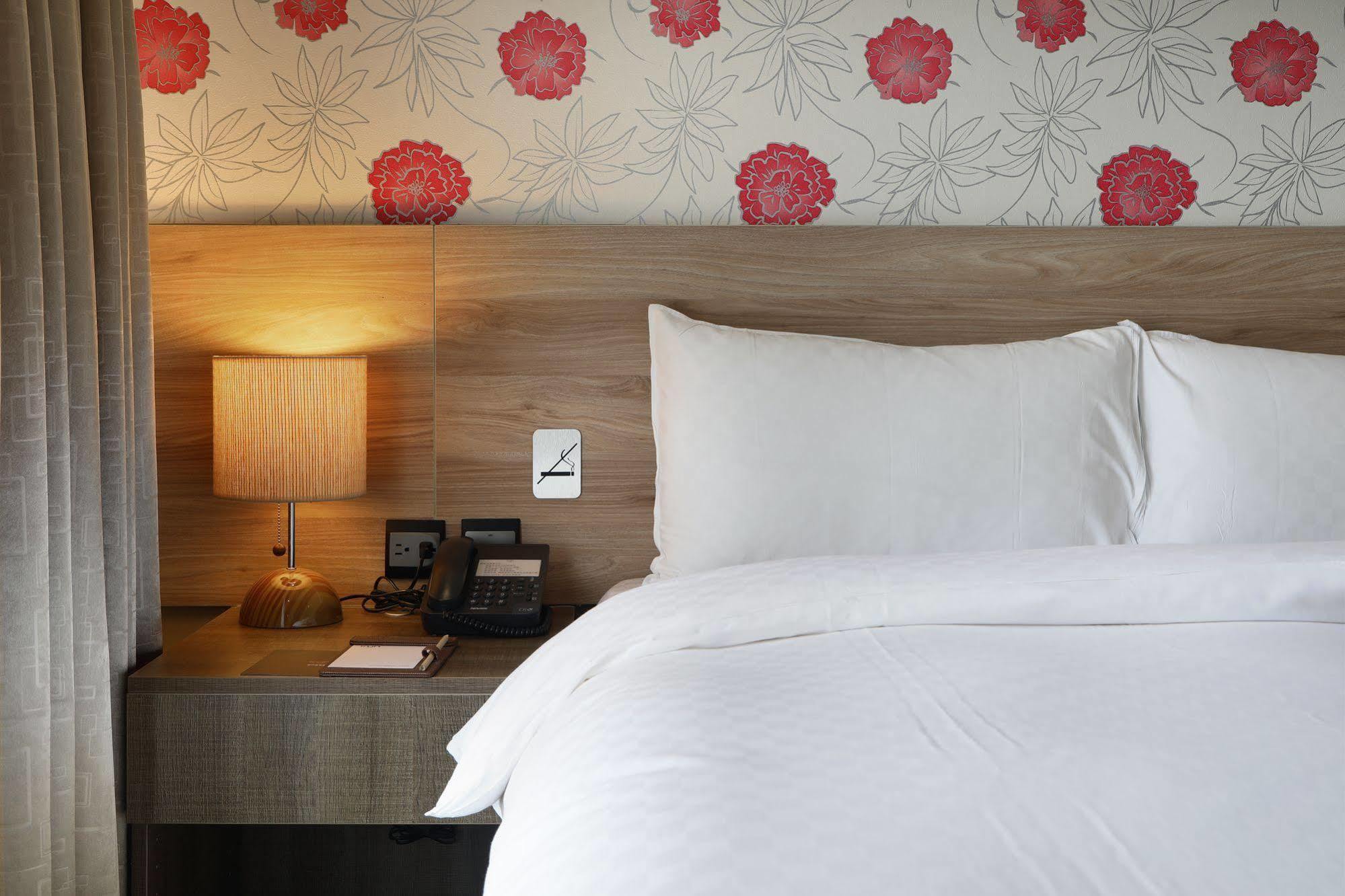 Kun Hotel Taichung Bagian luar foto