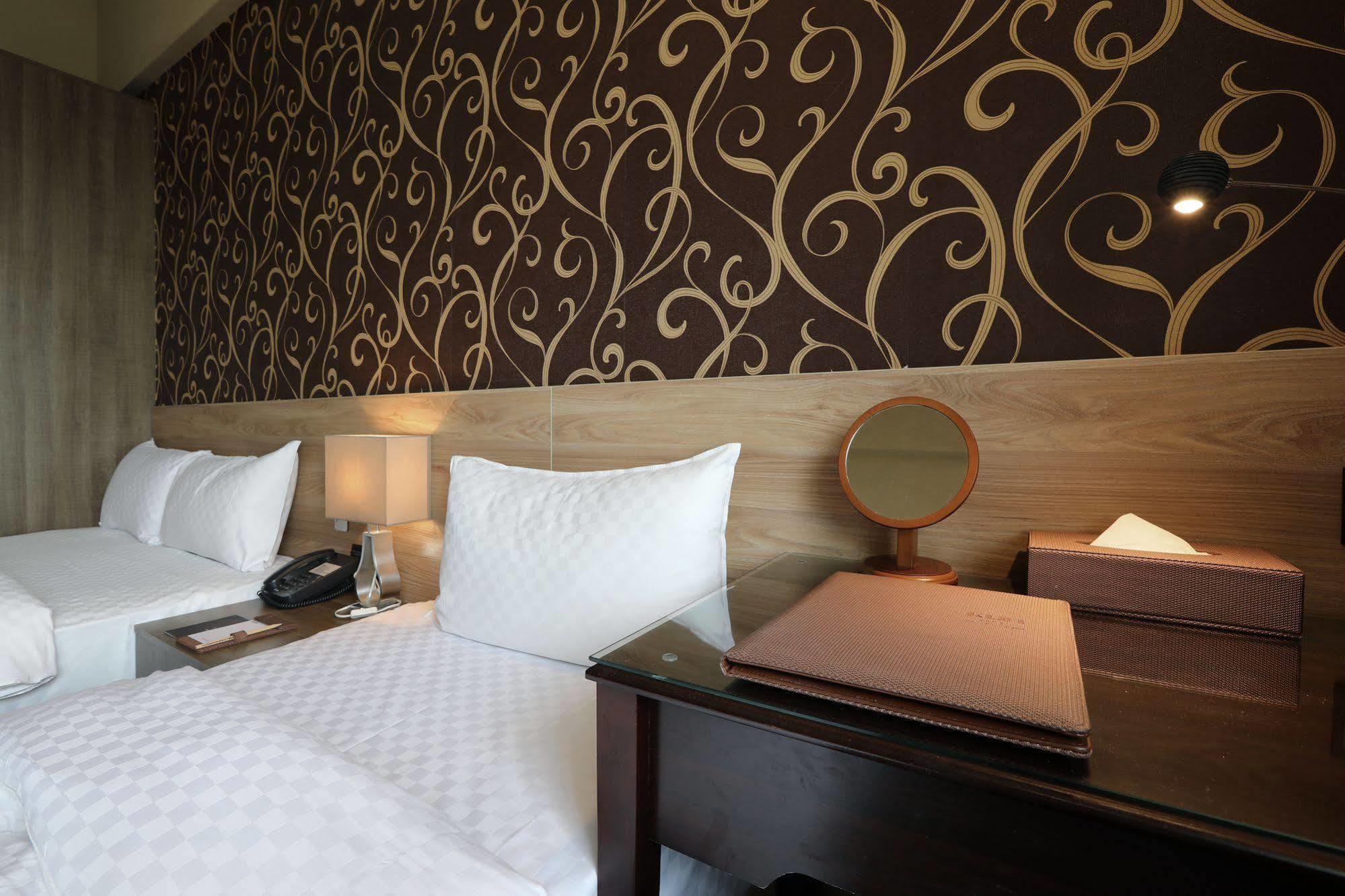 Kun Hotel Taichung Bagian luar foto