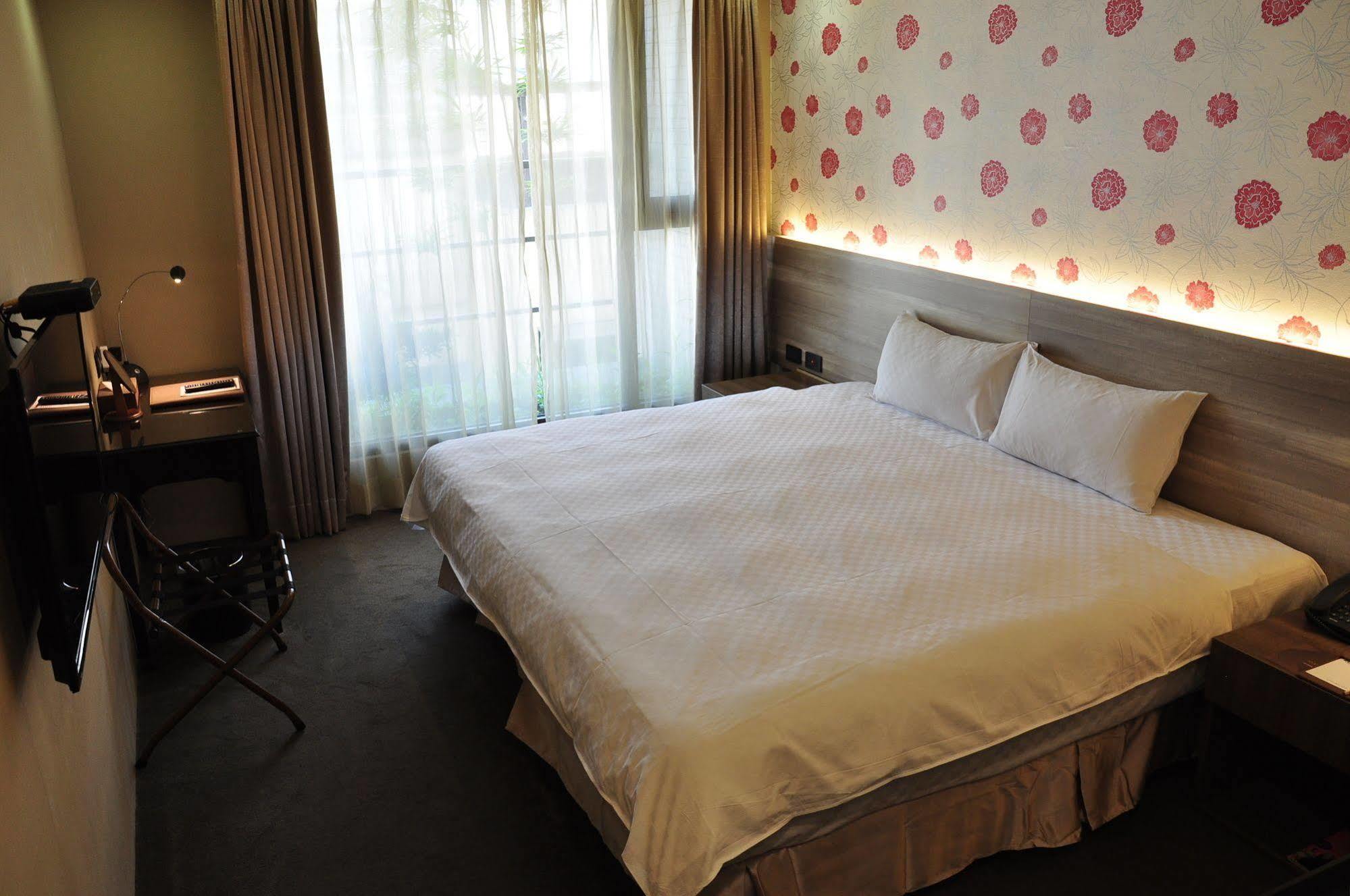 Kun Hotel Taichung Bagian luar foto