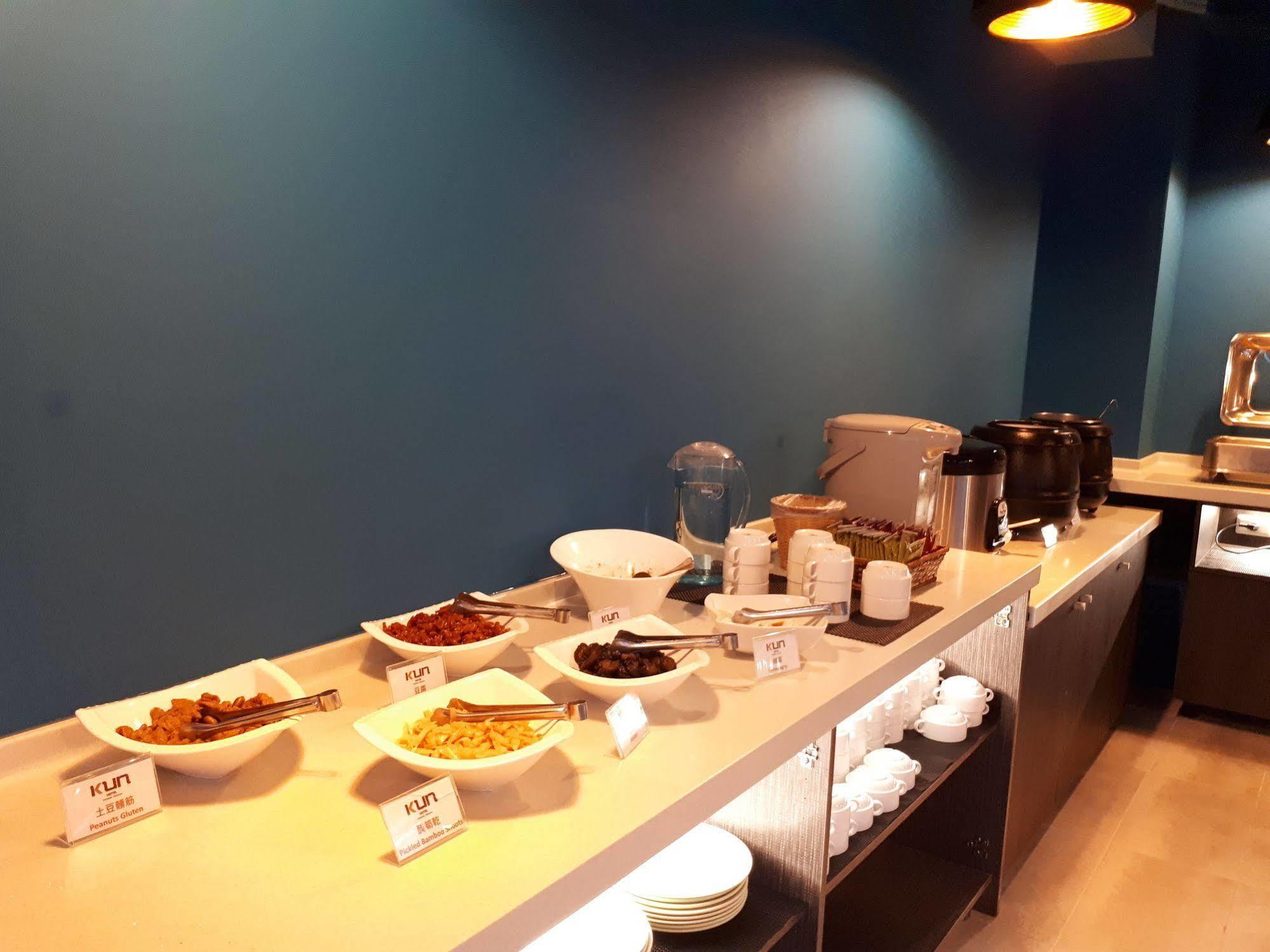 Kun Hotel Taichung Bagian luar foto