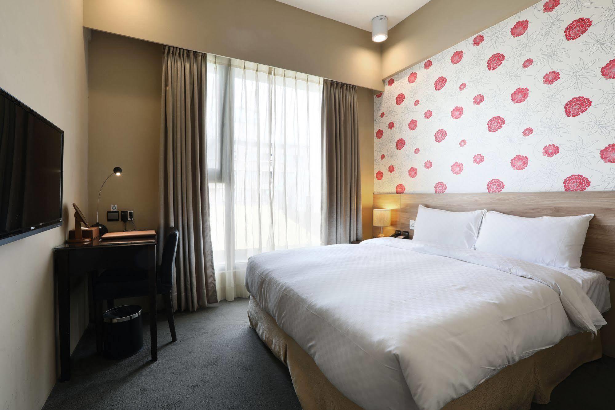 Kun Hotel Taichung Bagian luar foto