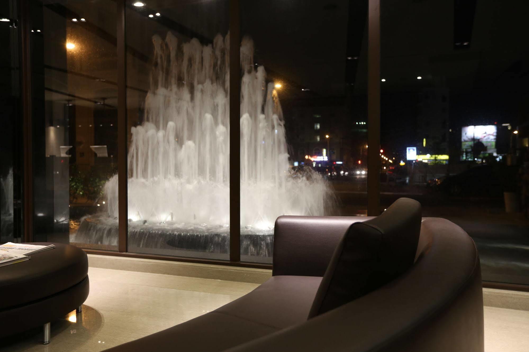 Kun Hotel Taichung Bagian luar foto
