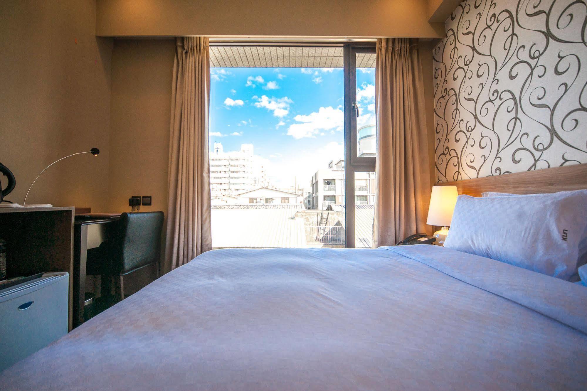 Kun Hotel Taichung Bagian luar foto