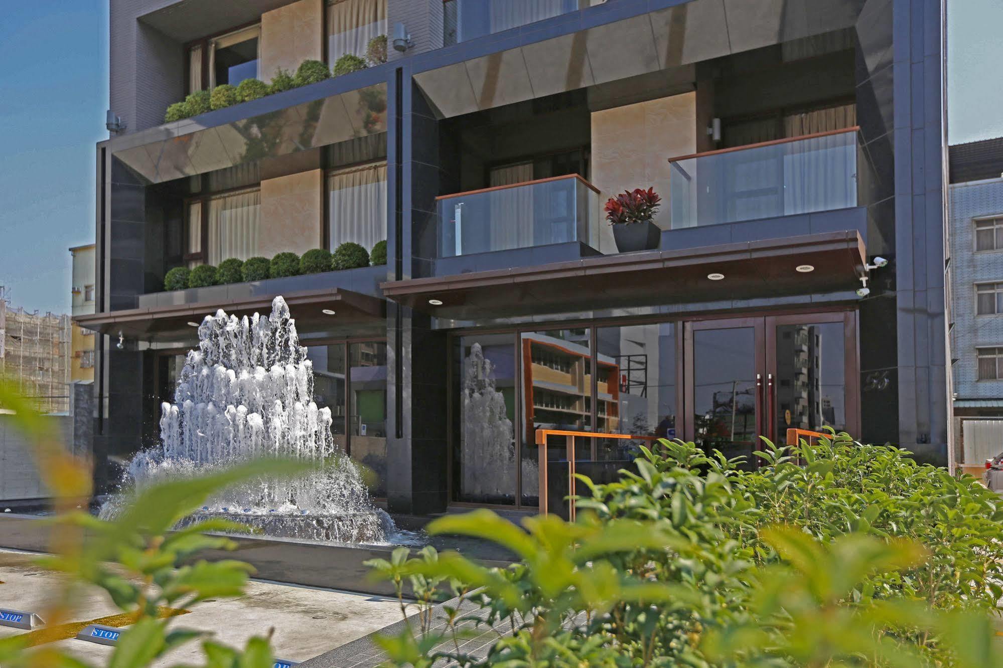 Kun Hotel Taichung Bagian luar foto