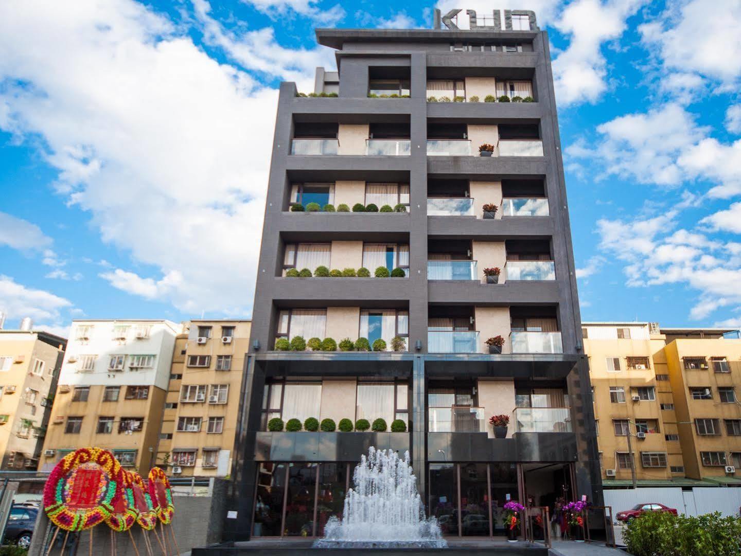 Kun Hotel Taichung Bagian luar foto