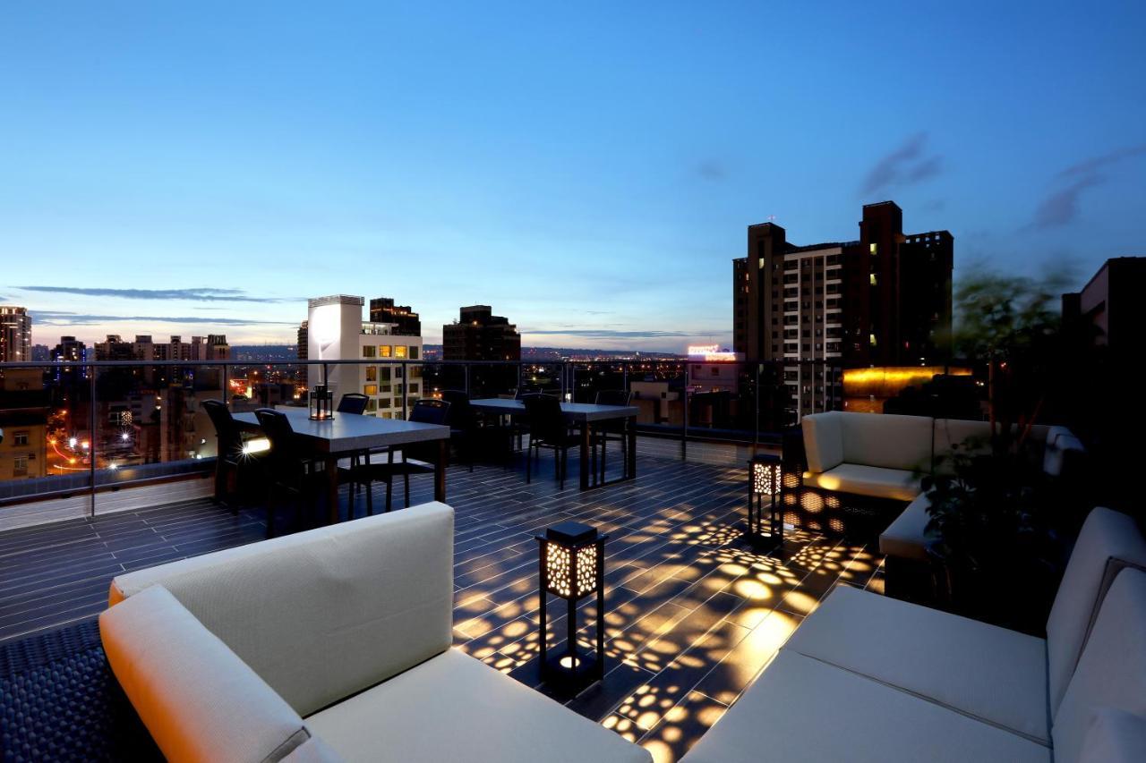 Kun Hotel Taichung Bagian luar foto
