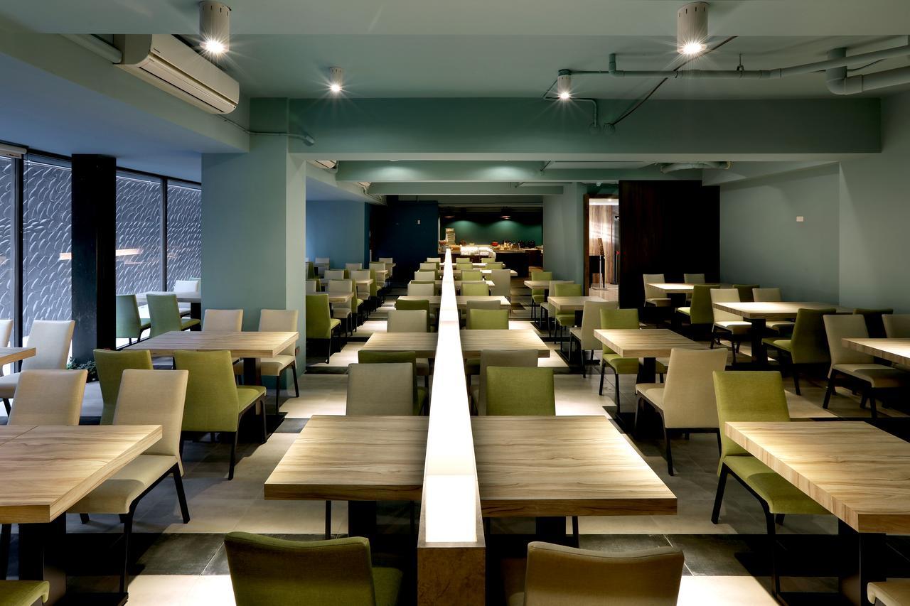 Kun Hotel Taichung Bagian luar foto