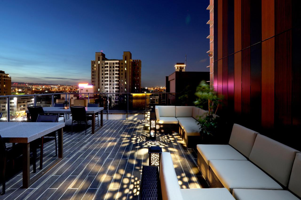Kun Hotel Taichung Bagian luar foto