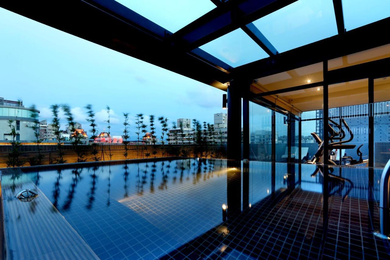 Kun Hotel Taichung Bagian luar foto