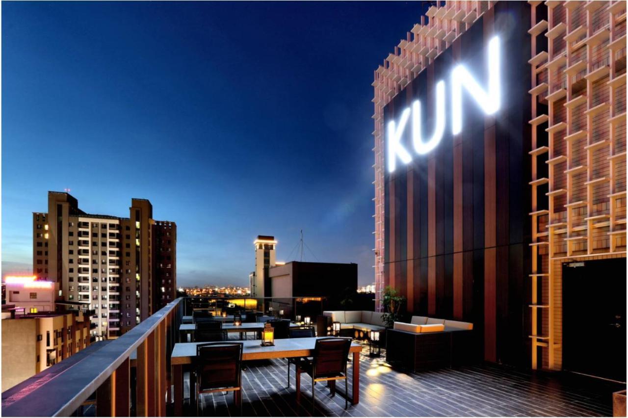Kun Hotel Taichung Bagian luar foto