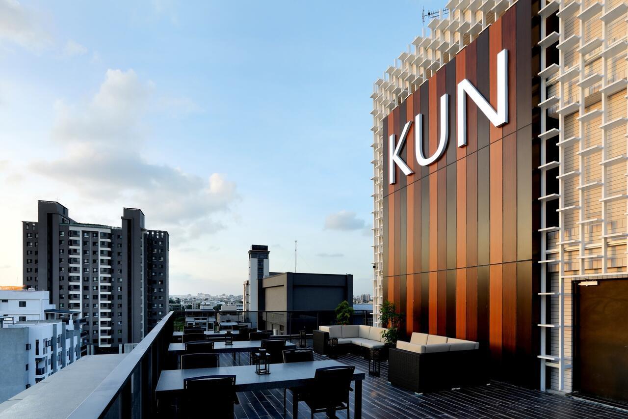 Kun Hotel Taichung Bagian luar foto